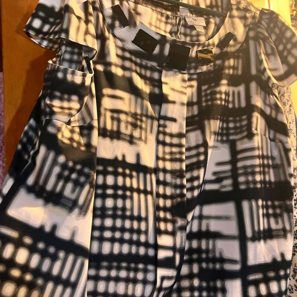 Chic Black and White Patterned Blouse